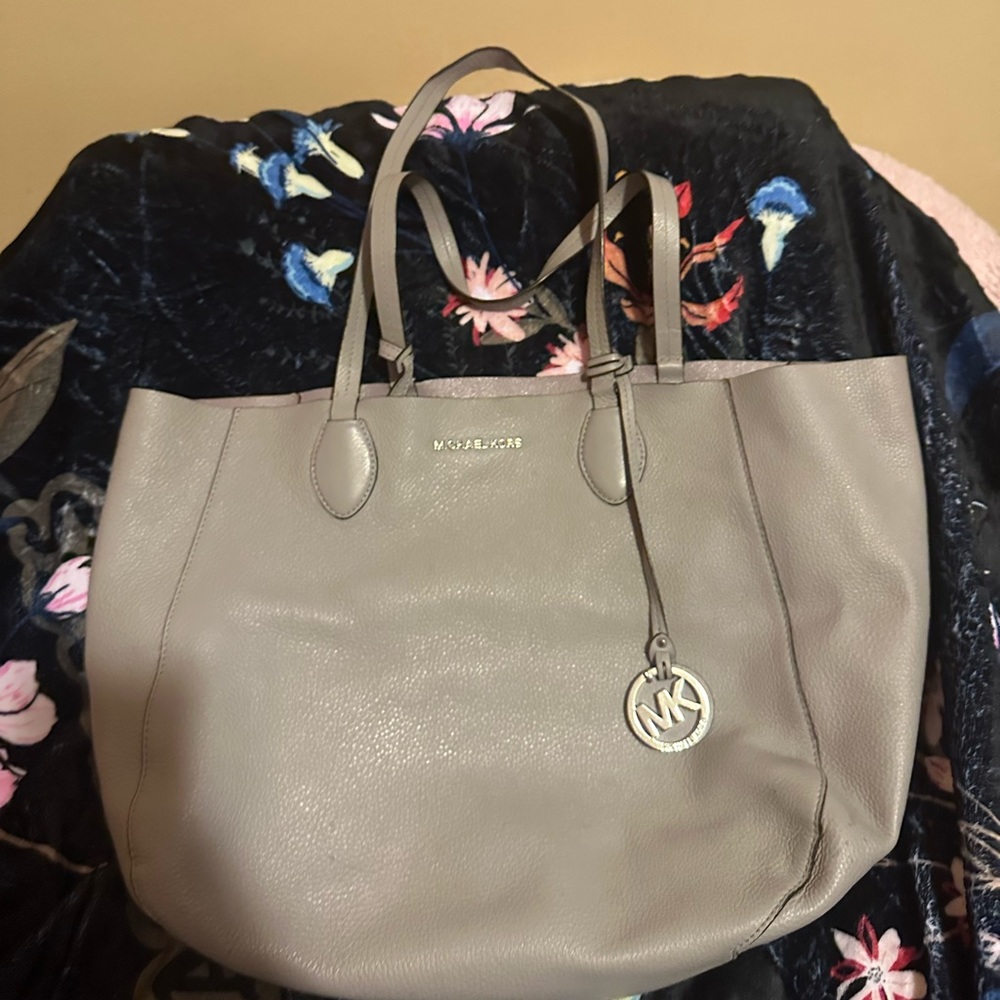 Reversible gray and purple Large Michael Kors Tote AUTHENTIC